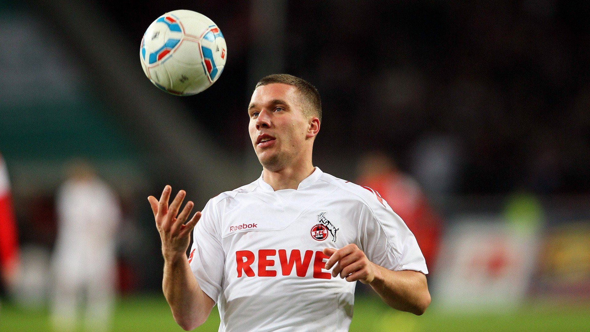 鹈鹕封锁骑士，约基奇在F1新赛季揭幕战接管比赛，跨界统治的隐喻